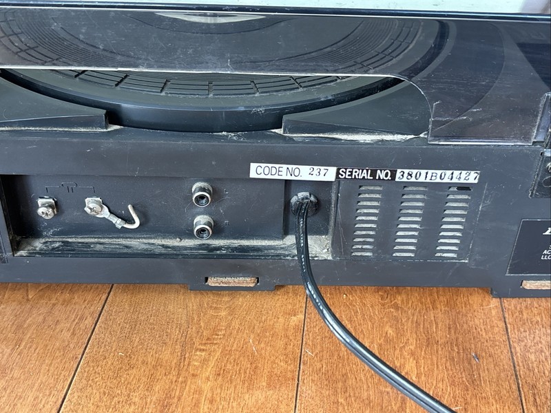 Lloyd's Record & Cassette Player, AM/FM Radio Model R801B FOR PARTS ONLY gallery