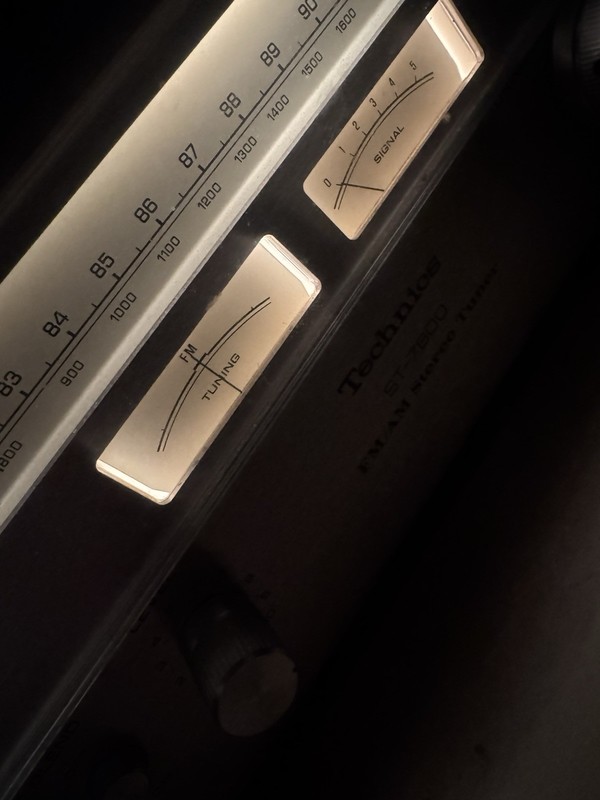 Vintage Technics ST-7600 FM/AM Stereo Tuner Faux Wood Cabinet gallery