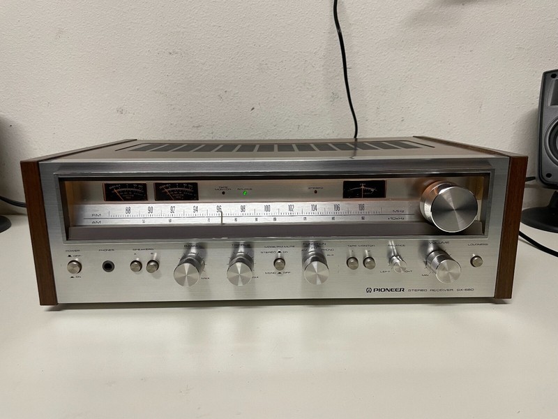 Pioneer SX-680 Receiver – With Voltage Meter Selector