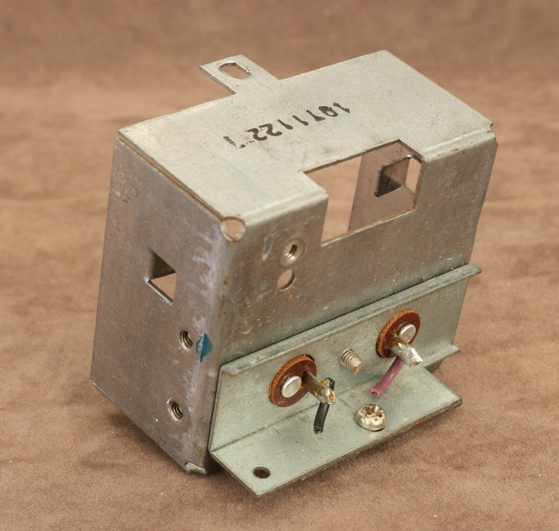 Marantz 2215 FM/AM Receiver Parts : Meter Lamp Reflector gallery