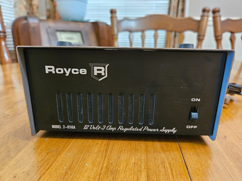 VTG Royce Model 2-050A Heavy duty Regulated Power Supply 12 Volt 3 Ampere JAPAN gallery