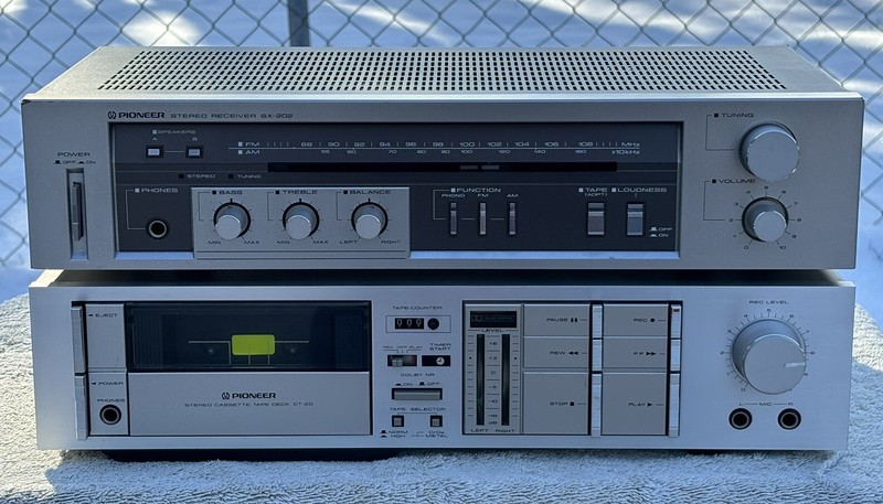 Pioneer SX-202 Stereo Receiver – & – CT-20 Cassette Tape Deck Both Power On