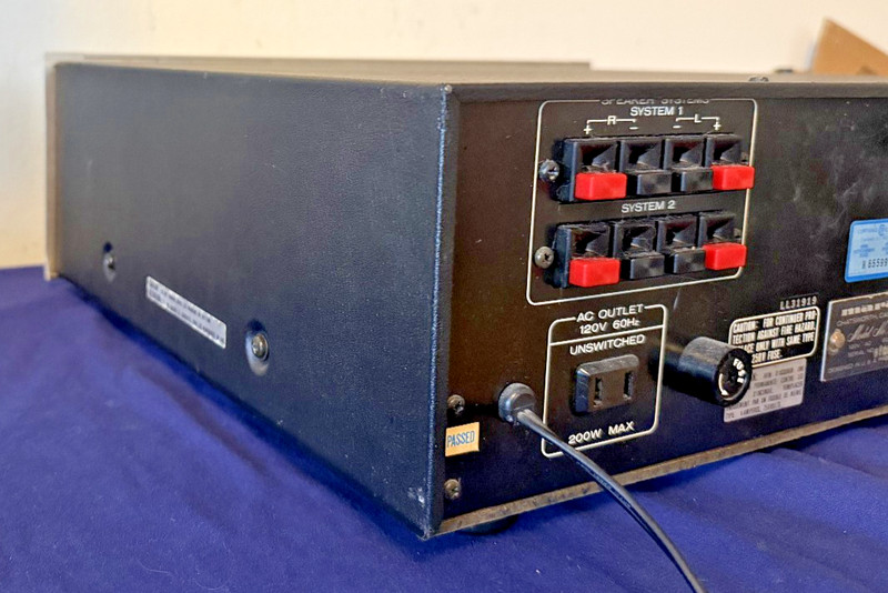 Marantz 1530 Stereo Receiver Vintage - TESTED & WORKS gallery