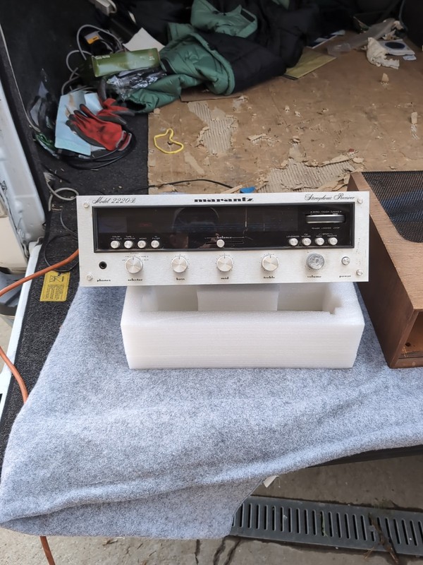 Marantz Receiver Stereophonic Model 2220b Selling It For Parts Of Repair I Have