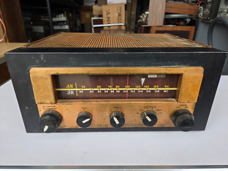 Harman Kardon D-200 Vintage Vacuum Tube Receiver – For Parts OR Repair