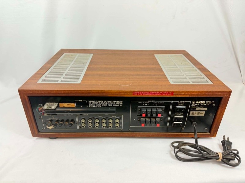 (W) Yamaha CR-620 AM/FM Stereo Receiver Wood Case [VINTAGE] gallery