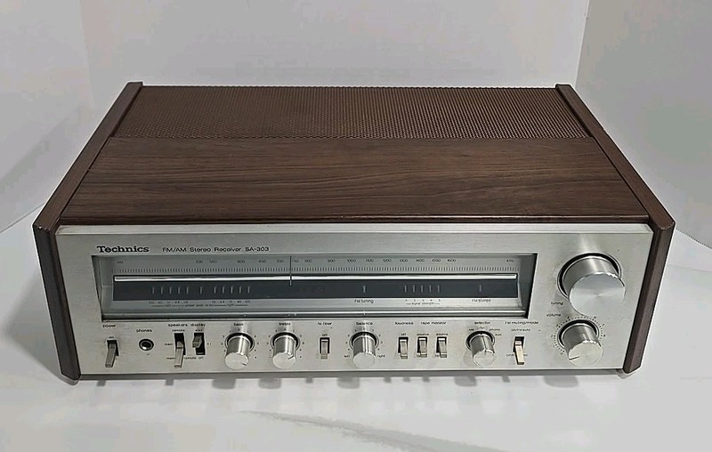 1980 TECHNICS SA-303 FM/AM Stereo Receiver Silver Face Wood Case 80 Watts TESTED