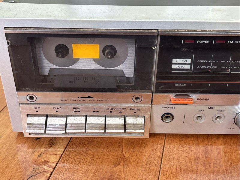 Lloyd's Record & Cassette Player, AM/FM Radio Model R801B FOR PARTS ONLY gallery