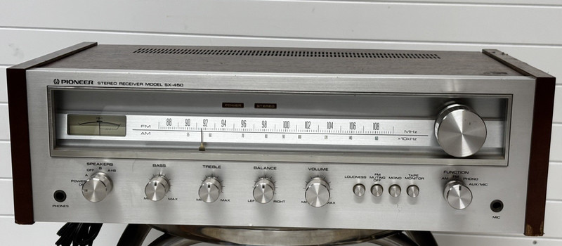 Pioneer SX-450 Receiver. Restored with new caps, transistors and LED lights.