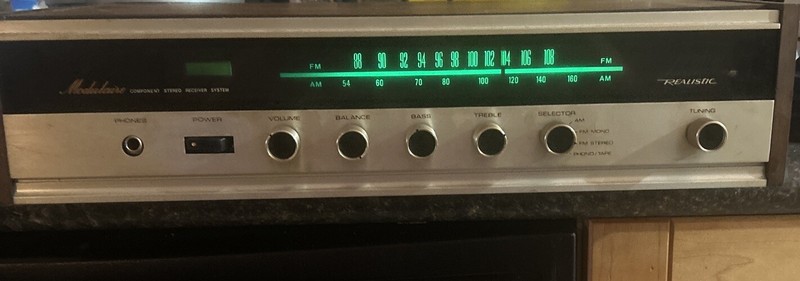 REALISTIC MODULAIRE 12-1469 RECEIVER W/ 2 RS SPEAKERS
