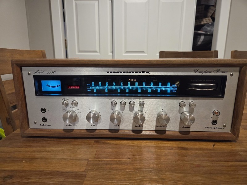 Vintage Marantz Model 2230 AM FM Stereo Receiver