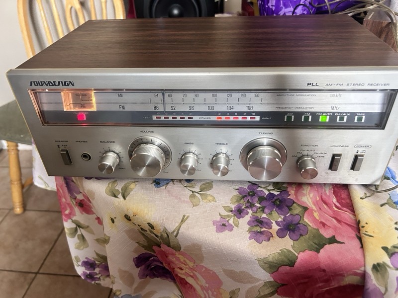 Vintage SOUNDESIGN Stereo Radio Receiver Am/fm Player Wood Grain Retro VIDEO