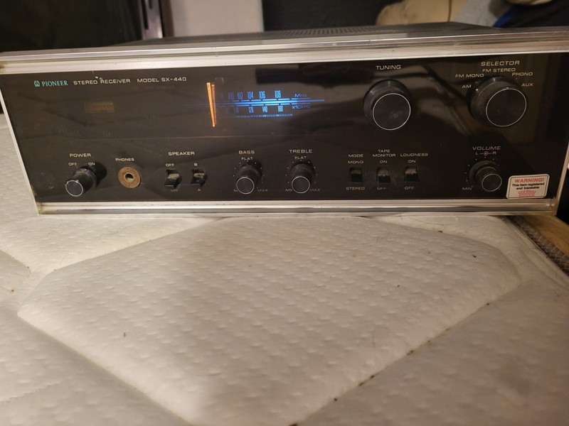 Vintage Pioneer Stereo Receiver Model SX-440 AM/FM Powers On READ