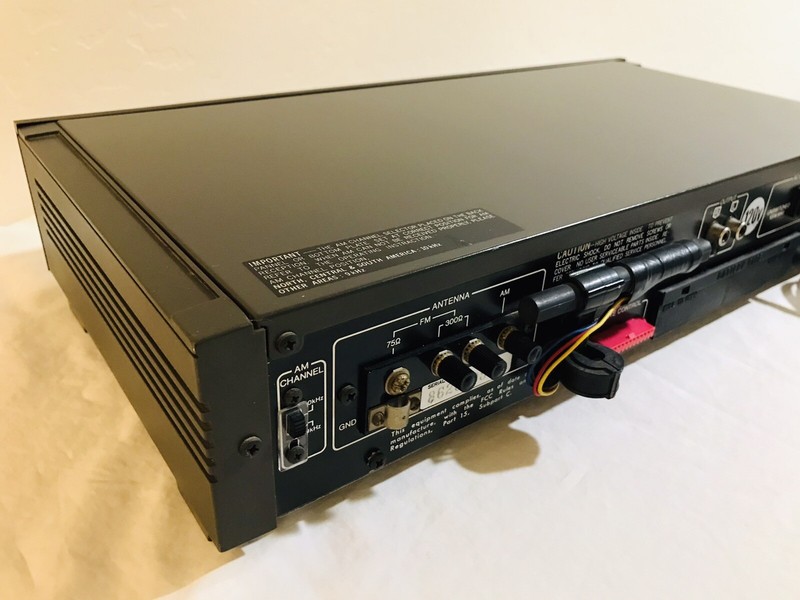 Vintage Sansui Quartz PLL Synthesizer AM FM Stereo Tuner T-9 gallery