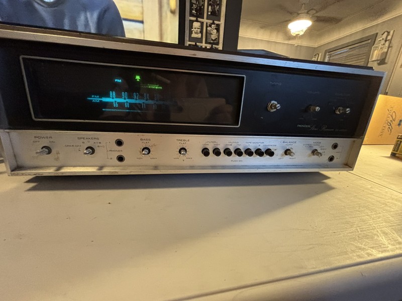 VINTAGE PIONEER STEREO RECEIVER SX-6000 POWERS UP
