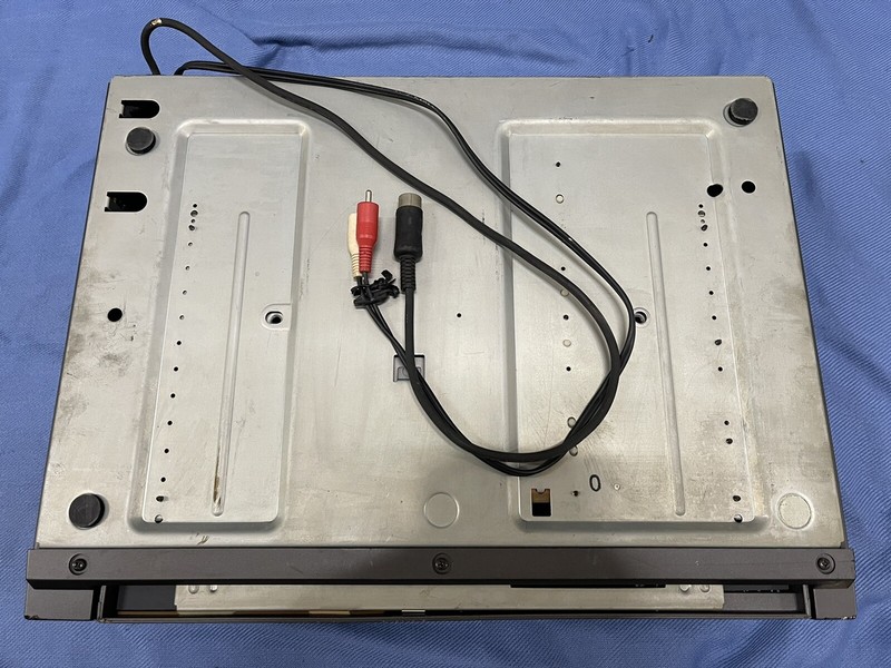 Mitsubishi LT-70 Fully Automatic Linear Tracking Turntable - UNTESTED gallery