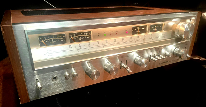 Vintage Pioneer SX-880 Stereo Receiver at 60 Watts RMS X 2/8 ohms gallery