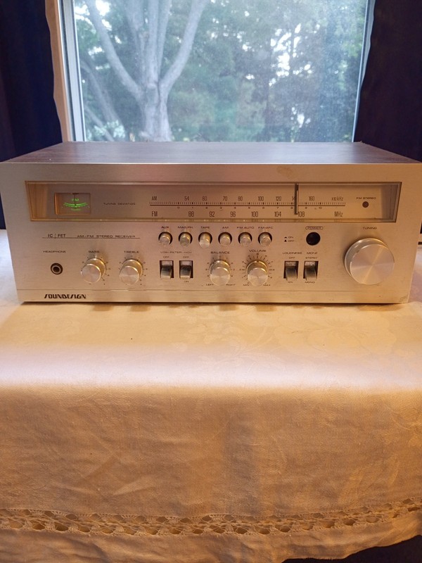 Vintage Soundesign AM-FM Stereo Receiver Model NO 5152 Works/No On-Off Knob