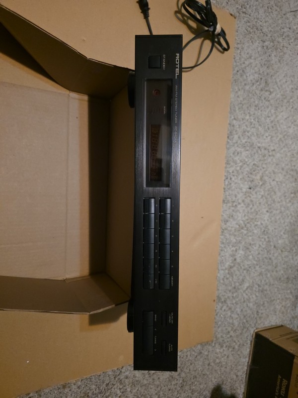 ROTEL RT-940AX AM/FM Receiver Tuner NO REMOTE Black Stereo Pre-owned