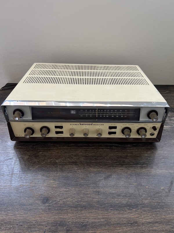 VINTAGE RARE KENWOOD KW-40 TUBE STEREO Tube RECEIVER POWERS ON UNTESTED