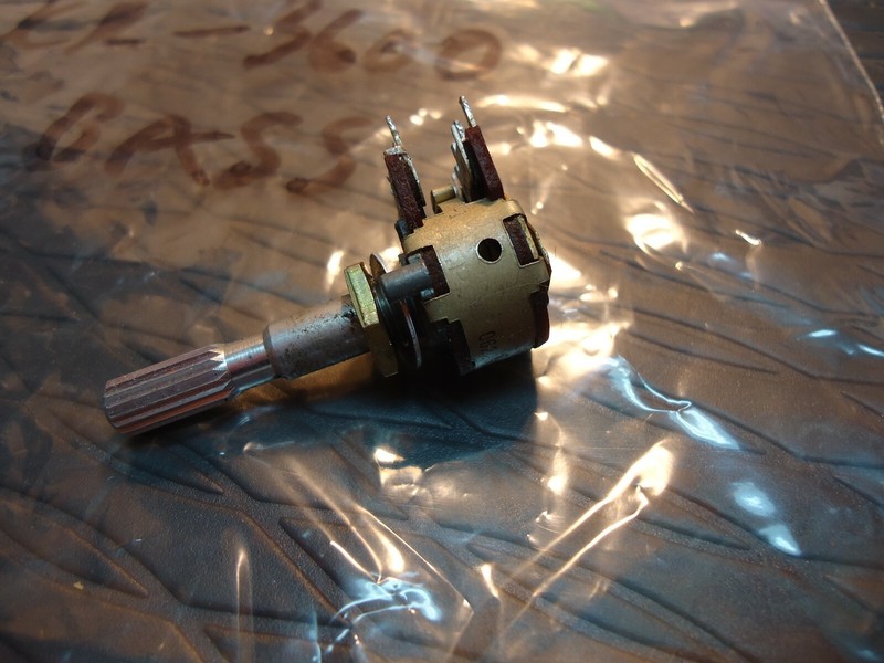Kenwood KR-3600 Stereo Receiver Parting Out Bass Control Potentiometer