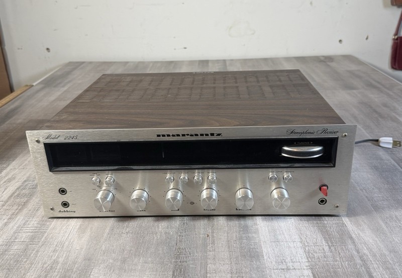 Marantz Stereophonic receiver vintage Model 2245 AM/FM