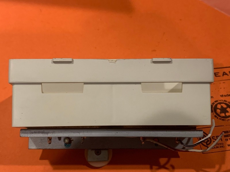 Marantz 2250 Stereo Receiver - Meter Housing + Lamp Sockets gallery
