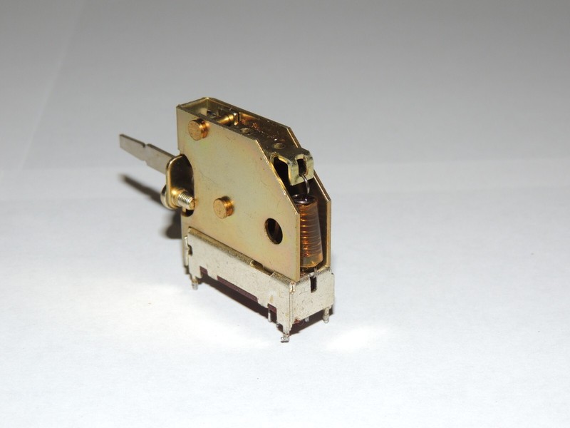 Sansui TU-717 6 Pin Flip Switch Mute/Band width/Cancellation 1171130 gallery