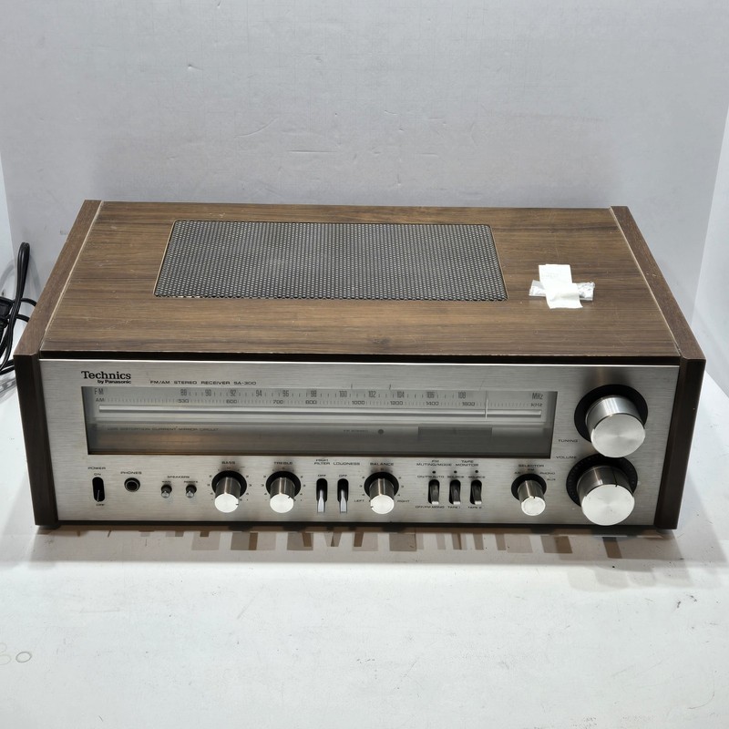 Technics By Panasonic SA-300 Wood AM/FM Stereo Receiver *WORKS*