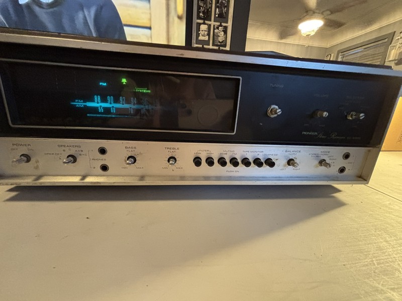 VINTAGE PIONEER STEREO RECEIVER SX-6000 POWERS UP gallery