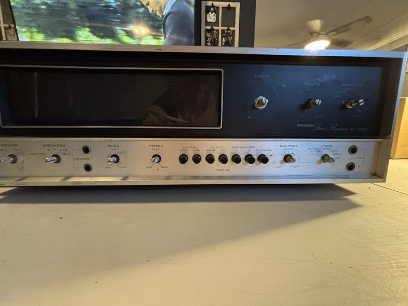 VINTAGE PIONEER STEREO RECEIVER SX-6000 POWERS UP gallery