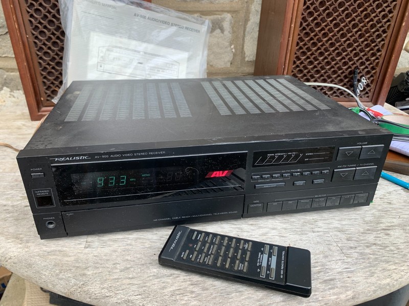 Realistic AV-900 Vintage Audio Video Stereo Receiver model 16-1285 With Remote