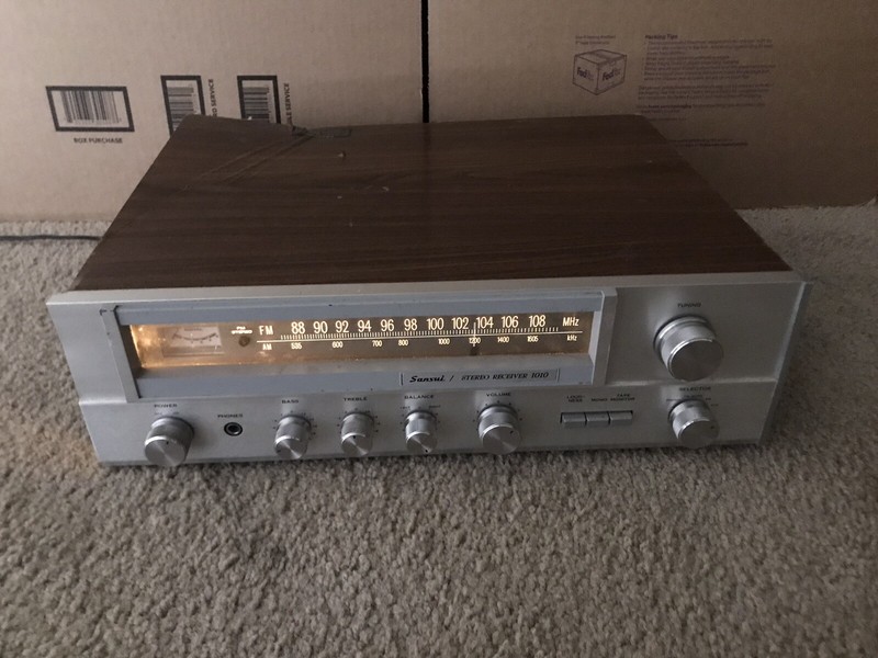 Rare Vintage Sansui 1010 Stereo Receiver. Powers Up, Cracked, Read.