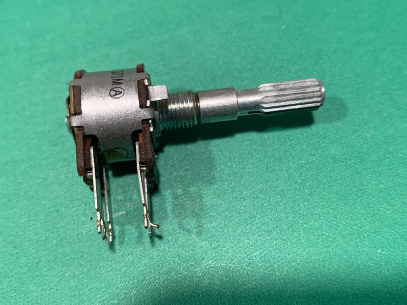 Kenwood KR-4070 Vintage Stereo Receiver Parting Out Bass Potentiometer gallery