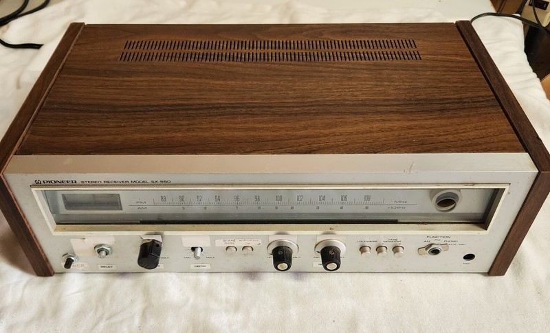 Vintage Pioneer SX-550 Stereo Receiver Powers Up As Is