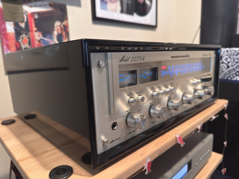 Marantz 2238B Vintage Receiver with Black Lacquer Case Excellent Mint Condition gallery