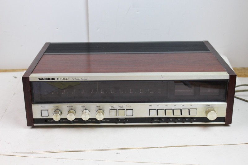 TANDBERG TR-2030 TR2030 receiver FM stereo NO LIGHTS/dirt working