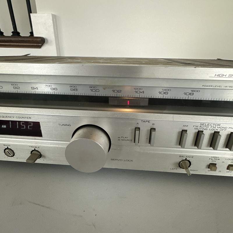 VINTAGE Kenwood KR-720 AM/FM Stereo Tuner Amplifier Receiver Powers On gallery