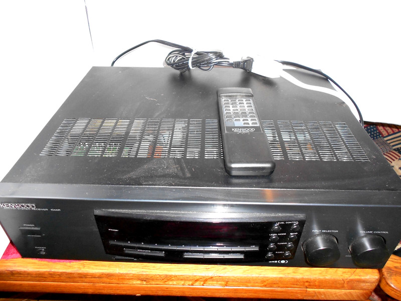 VINTAGE KENWOOD AM-FM STEREO RECIEVER + REMOTE # 104AR TESTED WORKS WELL -L 378