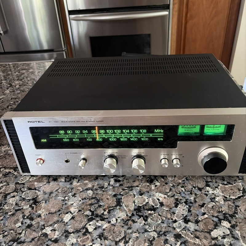 Rotel RT-1220 Solid State AM/FM Stereo Tuner. Partially Tested. READ