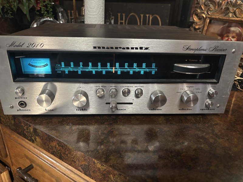 Vintage Marantz 2010 Stereophonic Receiver
