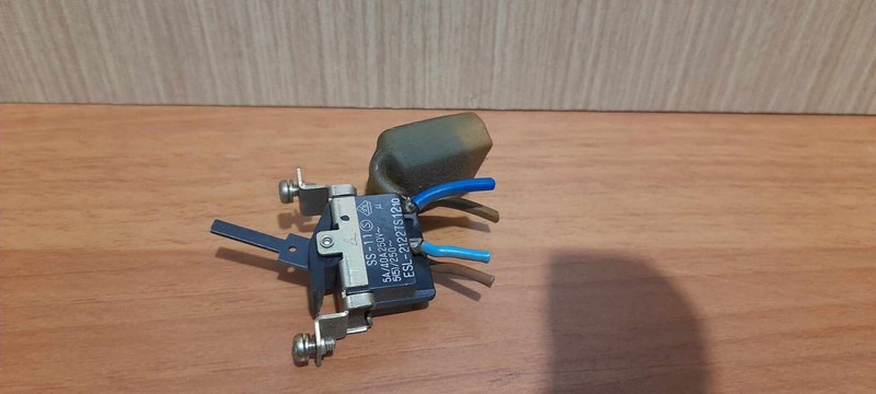 TECHNICS SU-Z2 main power switch