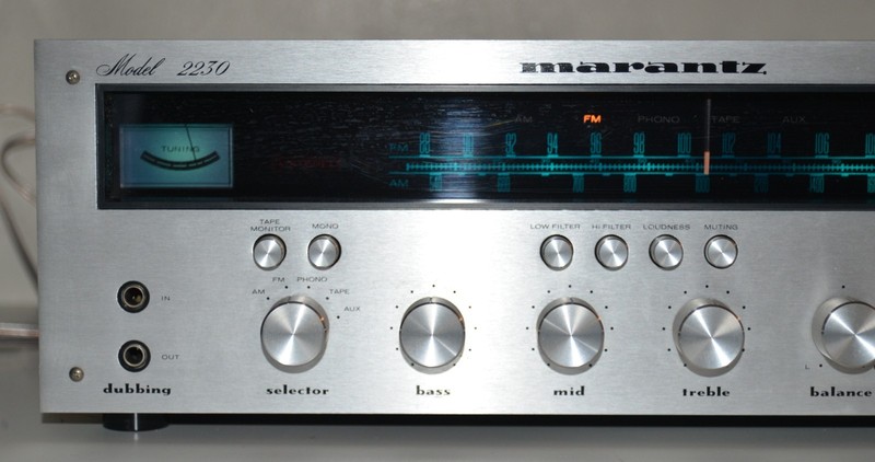 vintage Marantz 2230 Stereo Receiver Phono FM/AM Japan tested working VG gallery