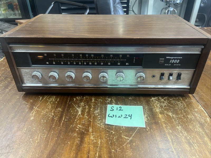 Vintage Magnavox 1000 FM/AM/Tape/PH Solid State Receiver - Power Tested