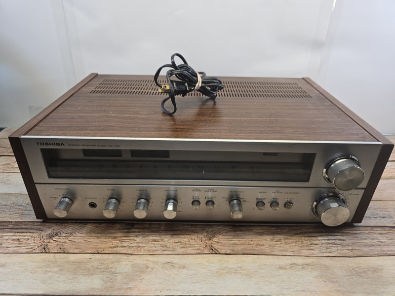 Toshiba SA-725 AM/FM Stereo Receiver Vintage 1978 POWERFUL Tested – Bad Light