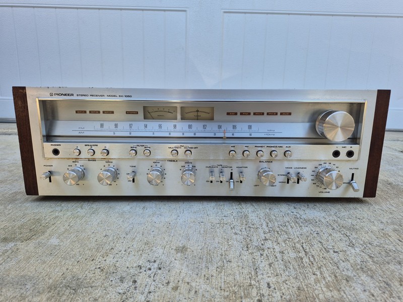 PIONEER SX-1050 For Parts/Restoration Powers On No Futher Testing Estate Find