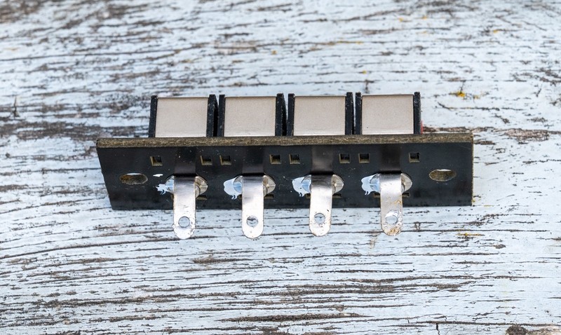 MARANTZ 2275 RECEIVER ONE (1x) SPEAKER BINDING POST STRIP gallery