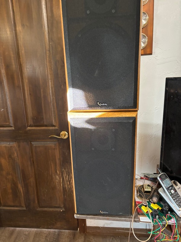 INFINITY REFERENCE TWO 2 WAY SPEAKERS-MINT-8" WOOFER-1" TWEETER-60 DAY RETURN