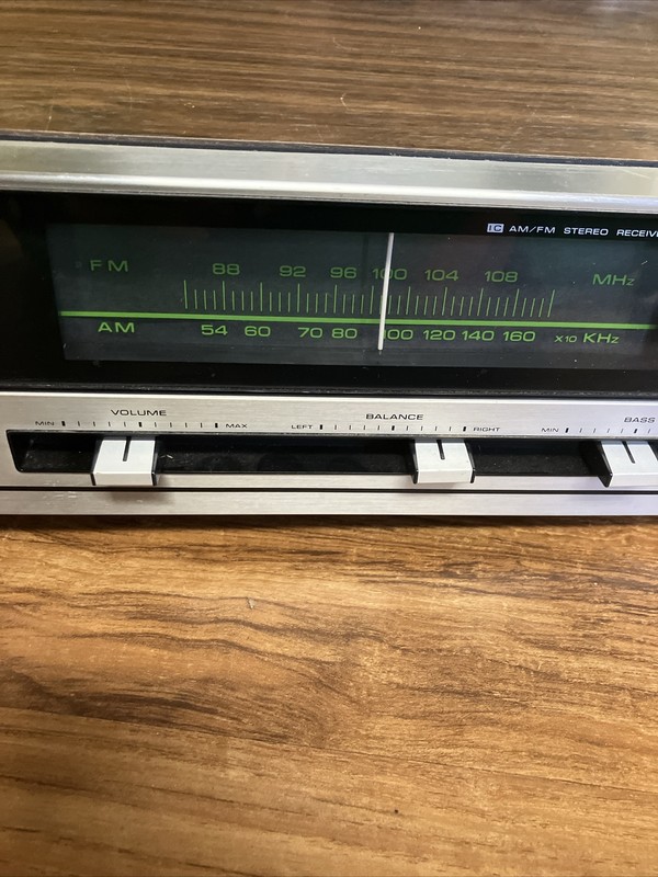 Vintage Sound Design Classic 4479-7 Am -fm 8 Track Stereo Receiver With Speakers gallery