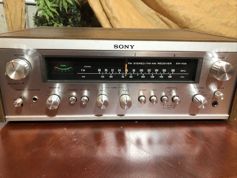 Sony STR-7025 AM FM Stereo Receiver With Phono Tape Aux Inputs Vintage gallery